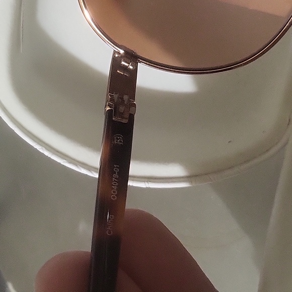 Brand new in the box Oakley aviator sunglasses with turtle shell sides - Picture 7 of 9